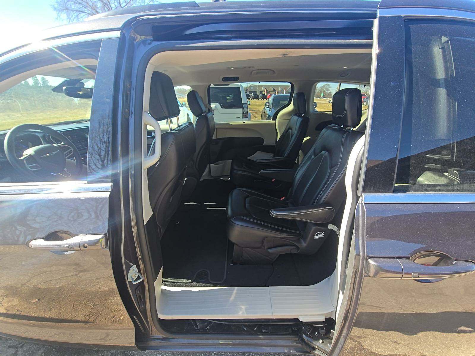 2022 Chrysler Pacifica Touring L FWD