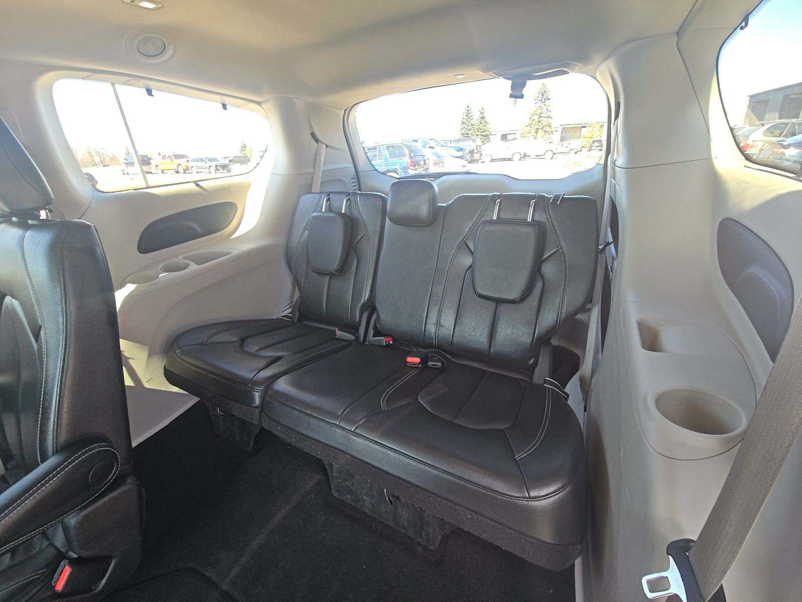 2022 Chrysler Pacifica Touring L FWD