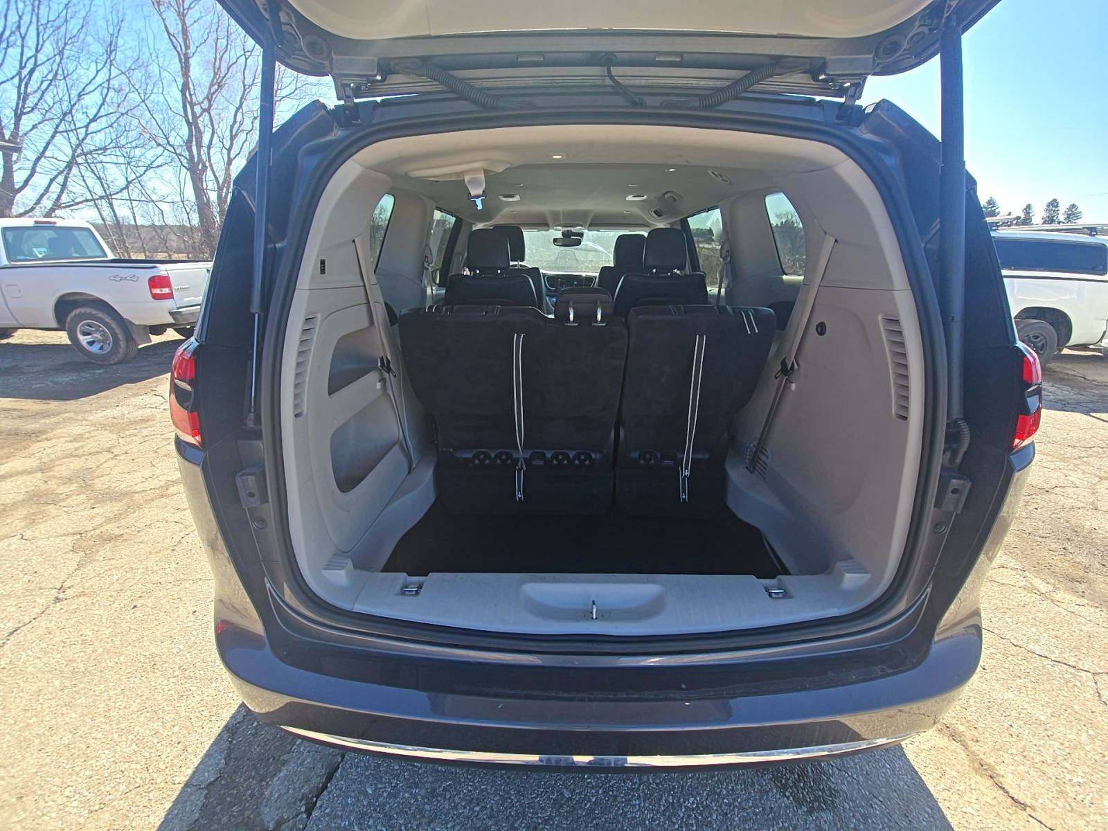 2022 Chrysler Pacifica Touring L FWD