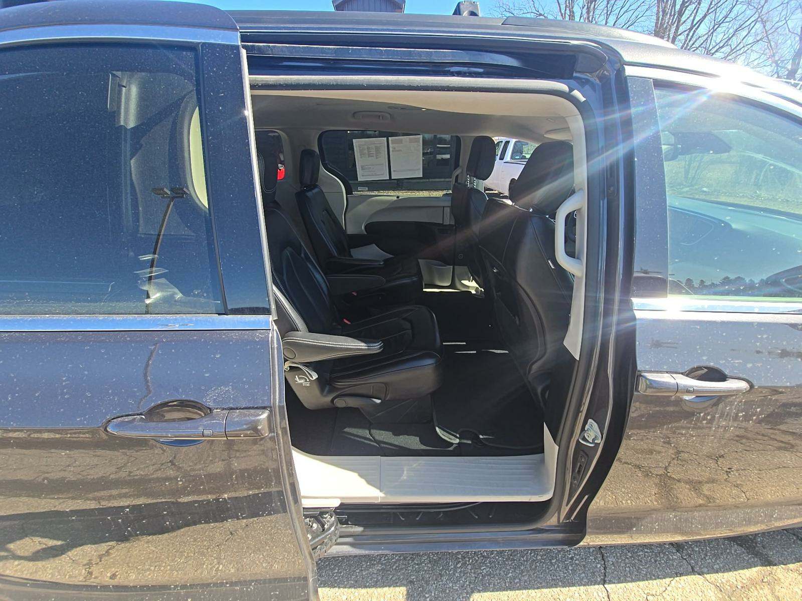 2022 Chrysler Pacifica Touring L FWD