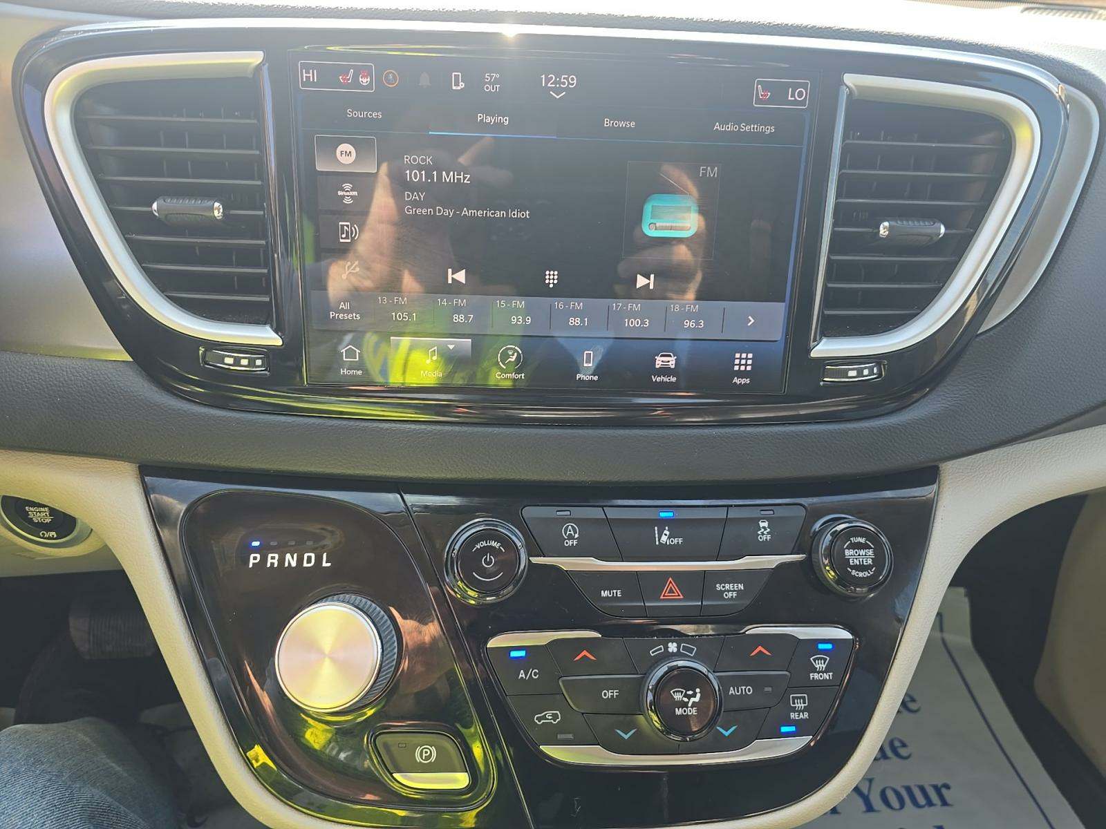 2022 Chrysler Pacifica Touring L FWD