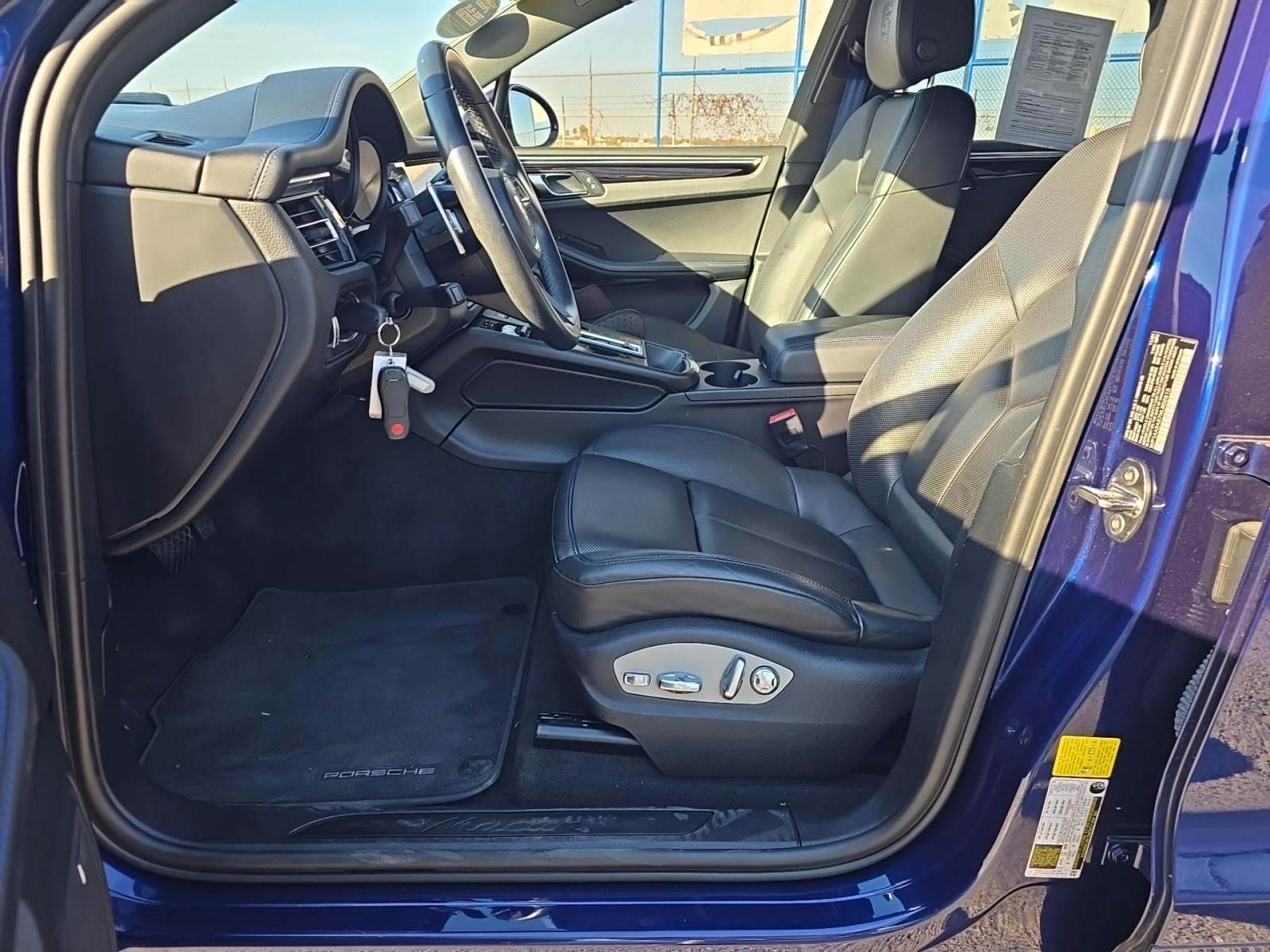 2022 Porsche Macan Base AWD