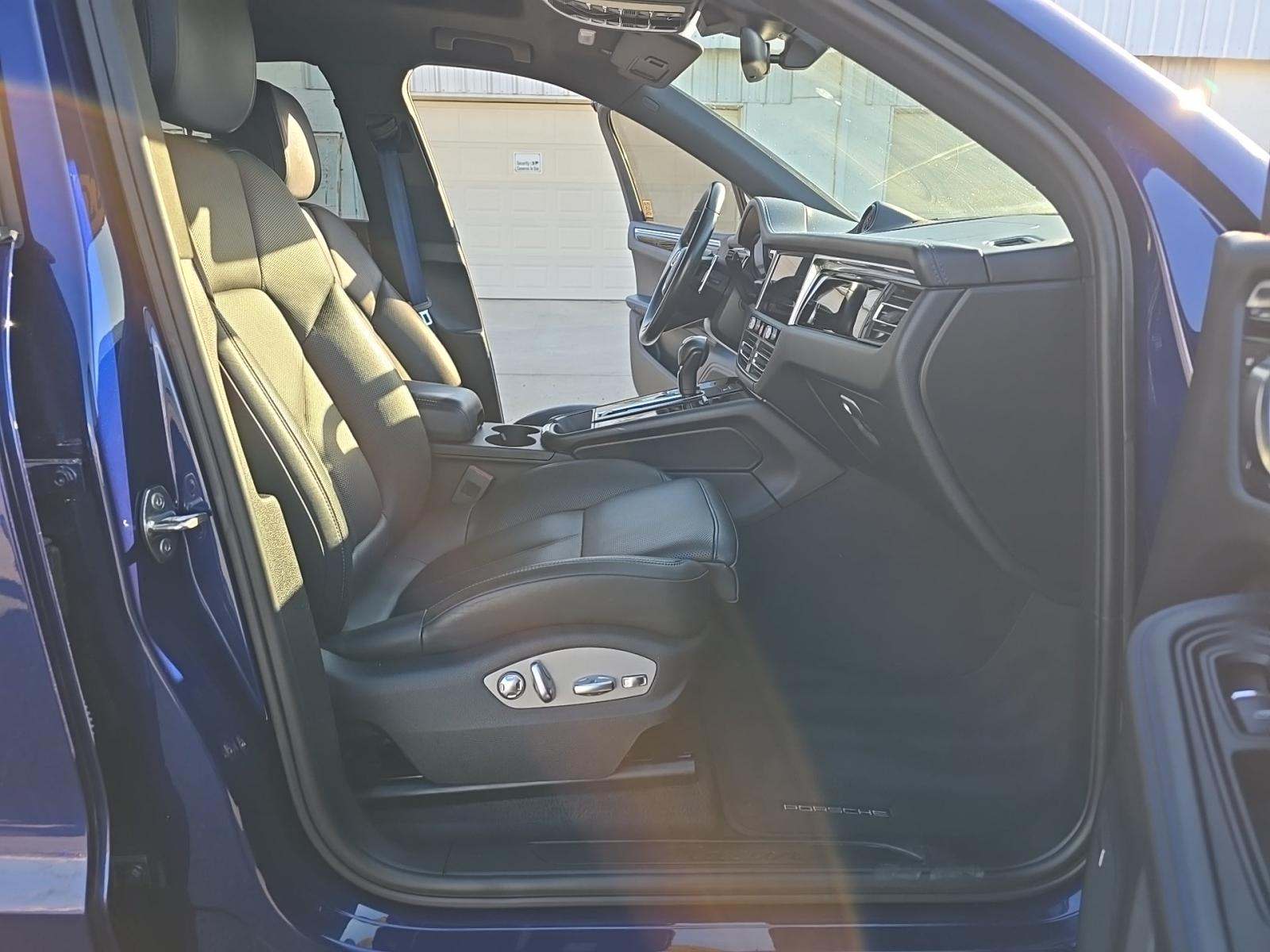 2022 Porsche Macan Base AWD