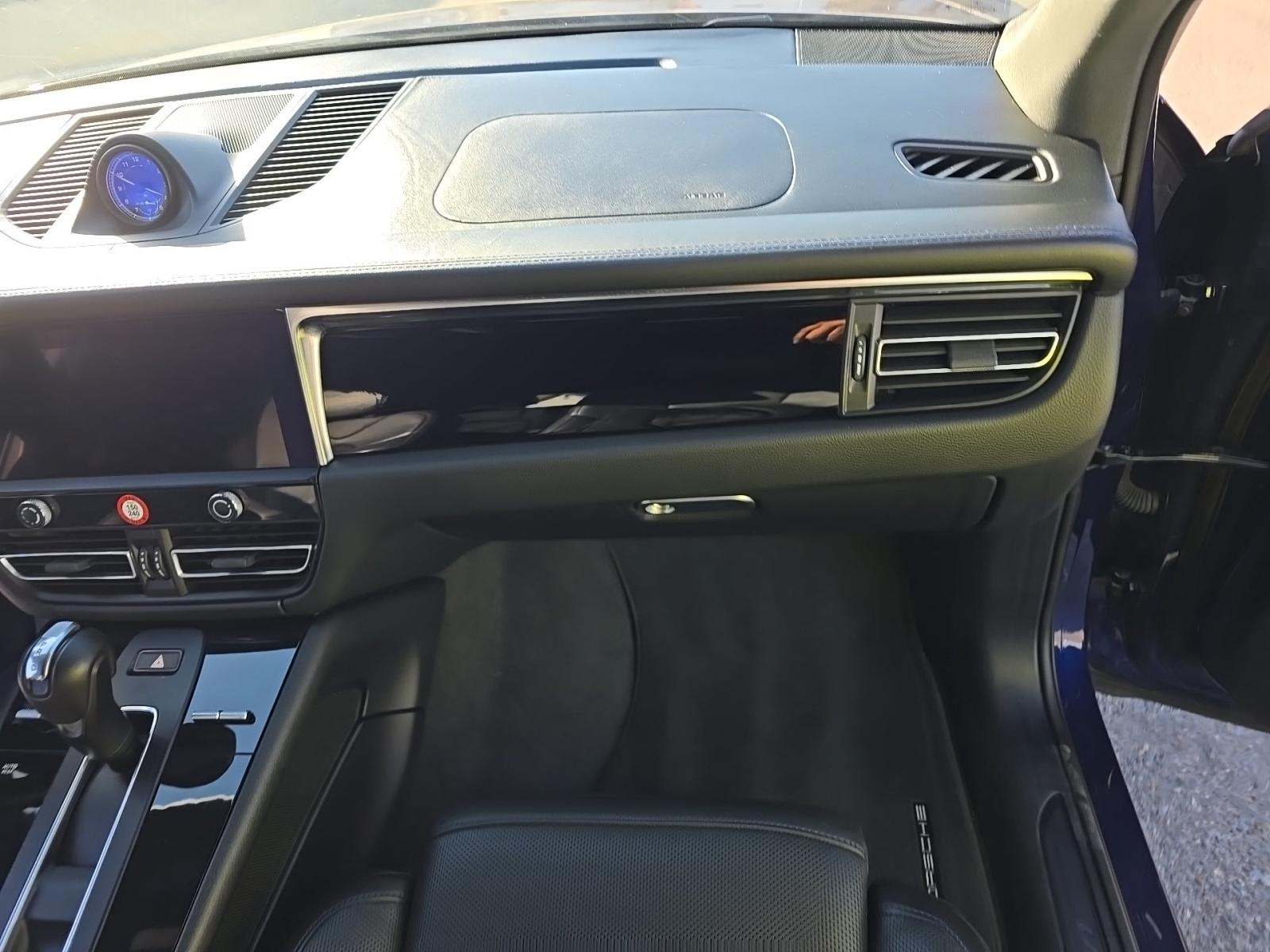 2022 Porsche Macan Base AWD