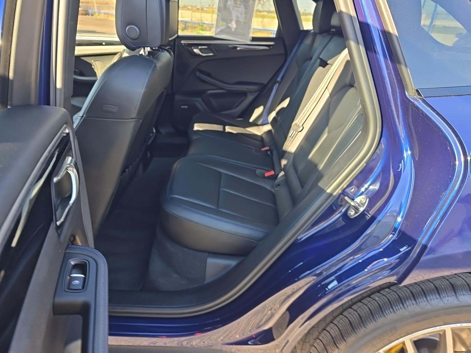 2022 Porsche Macan Base AWD