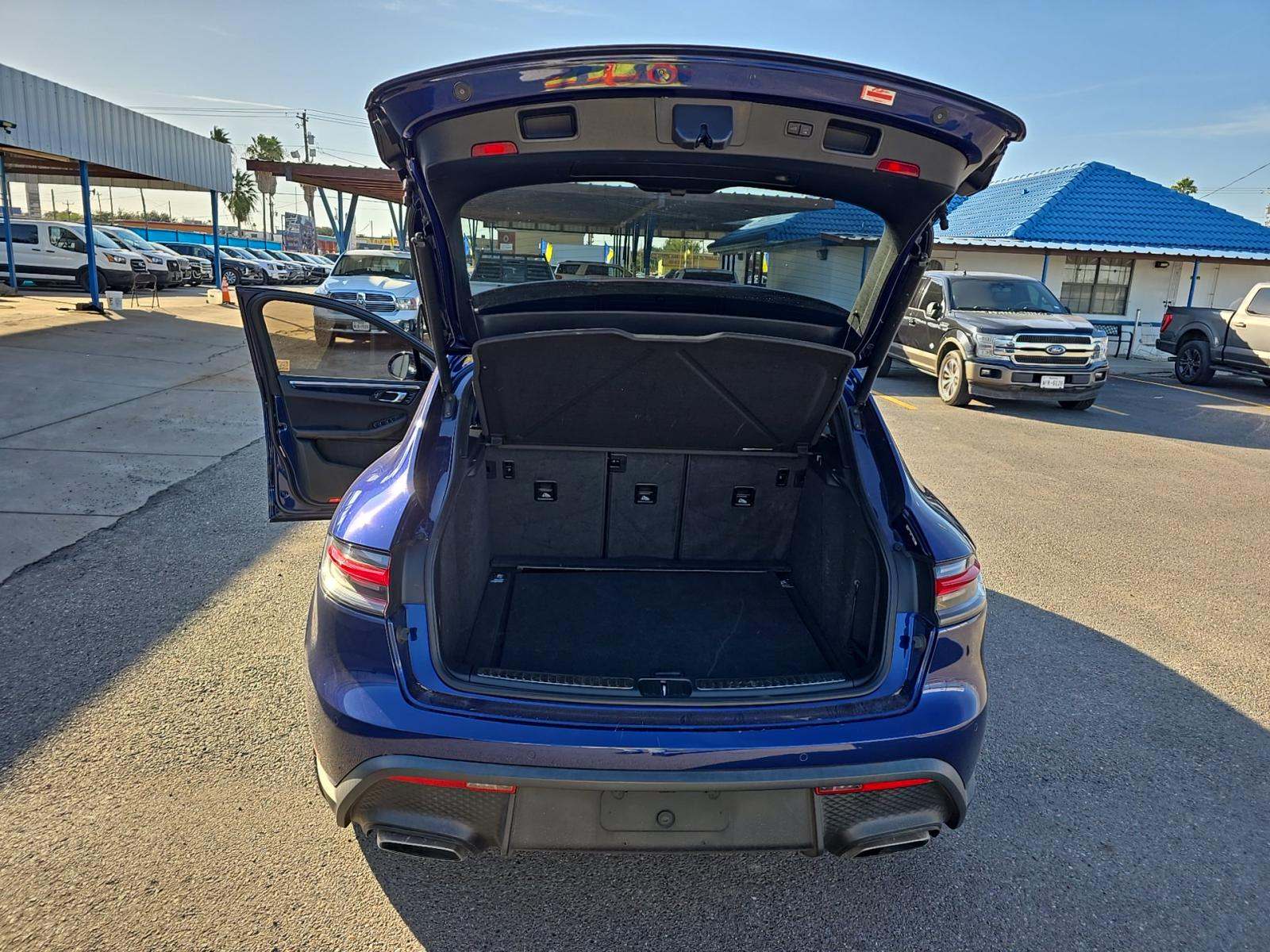 2022 Porsche Macan Base AWD