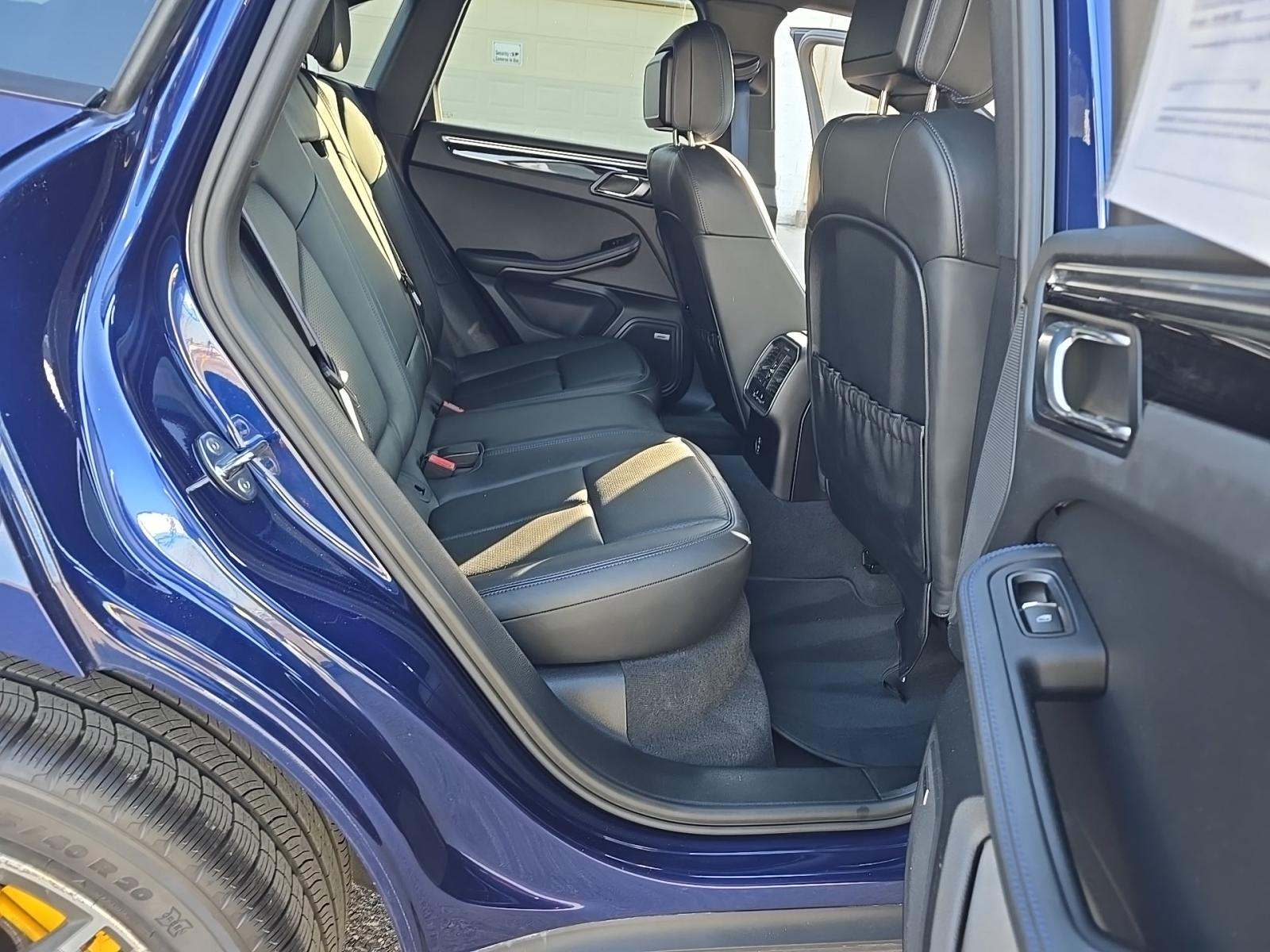 2022 Porsche Macan Base AWD