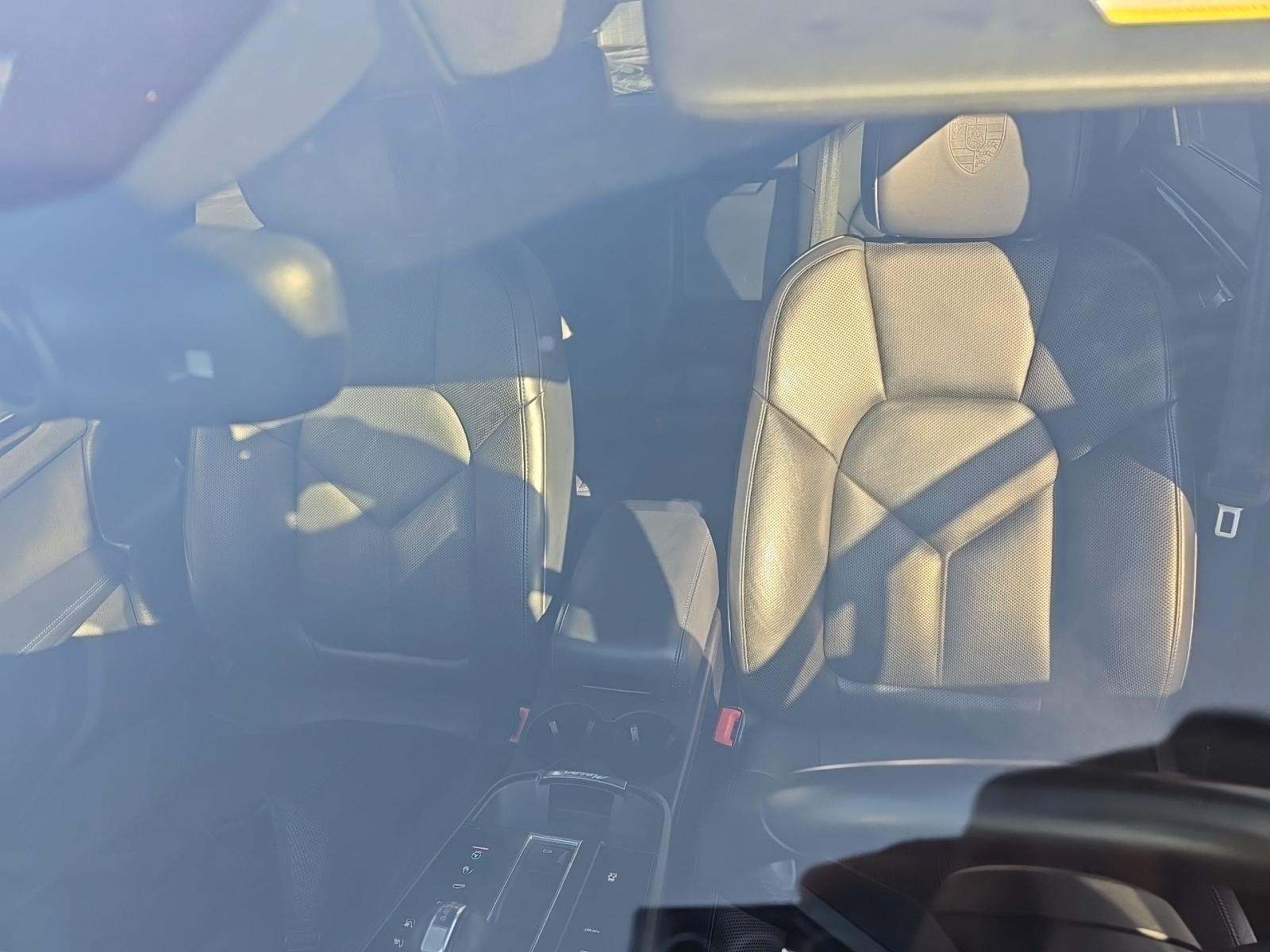 2022 Porsche Macan Base AWD