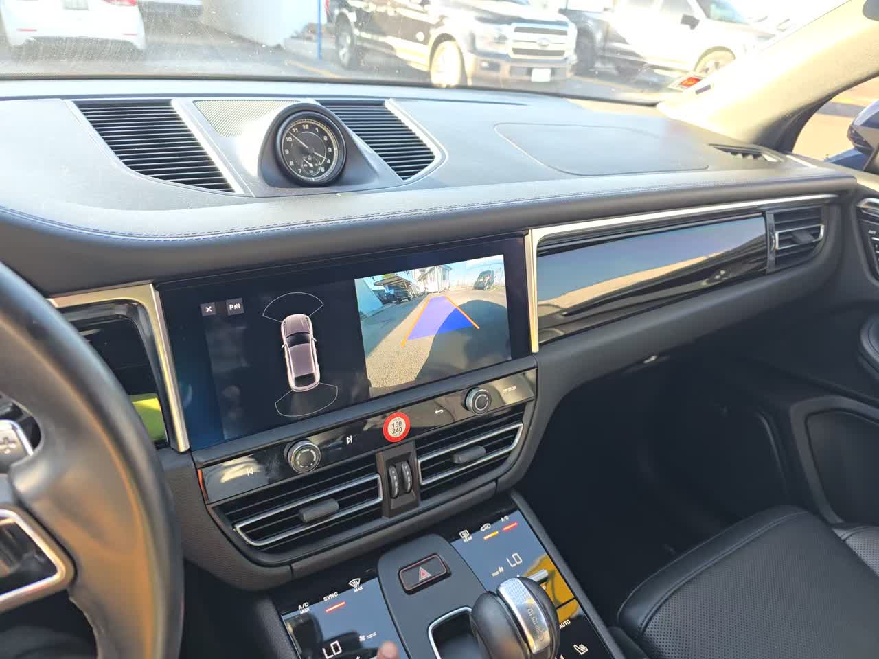 2022 Porsche Macan Base AWD