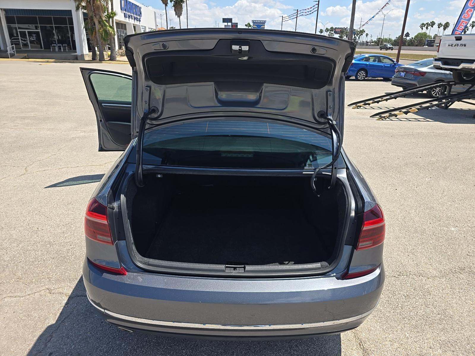 2018 Volkswagen Passat 2.0T SE FWD