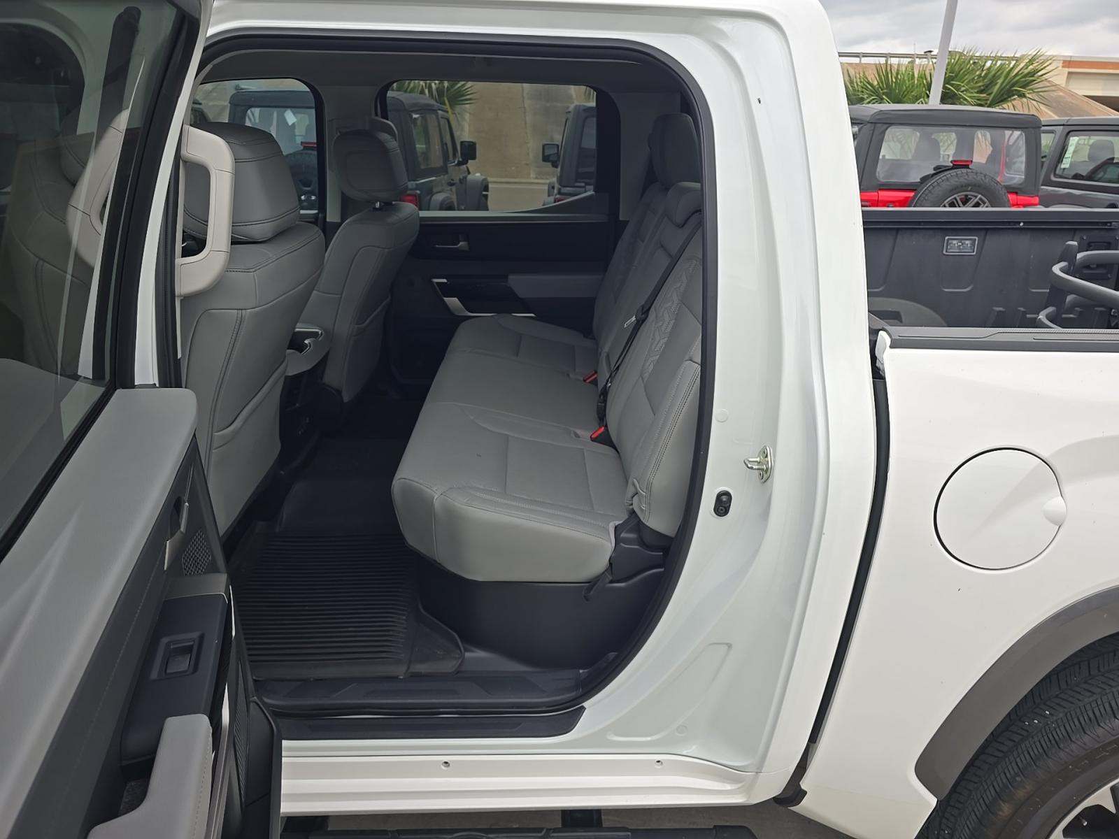TOYOTA TUNDRA - 9