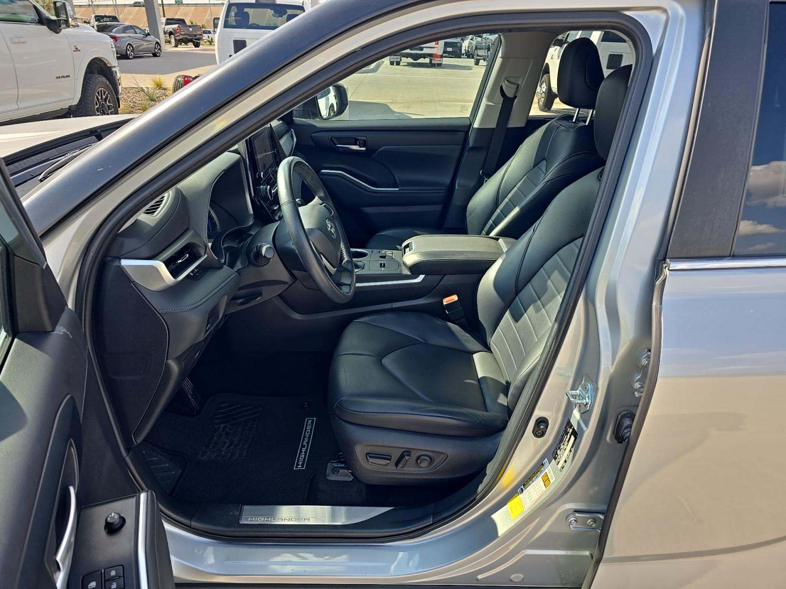 2023 Toyota Highlander Hybrid XLE FWD