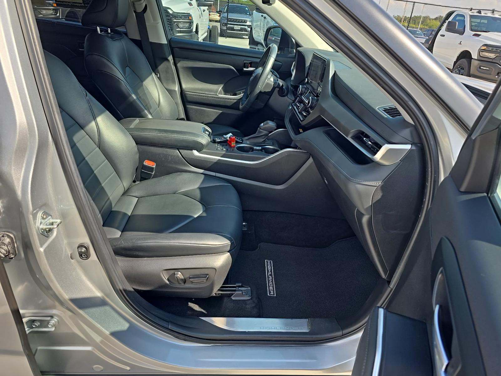 2023 Toyota Highlander Hybrid XLE FWD