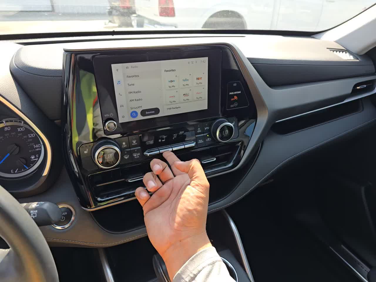 2023 Toyota Highlander Hybrid XLE FWD