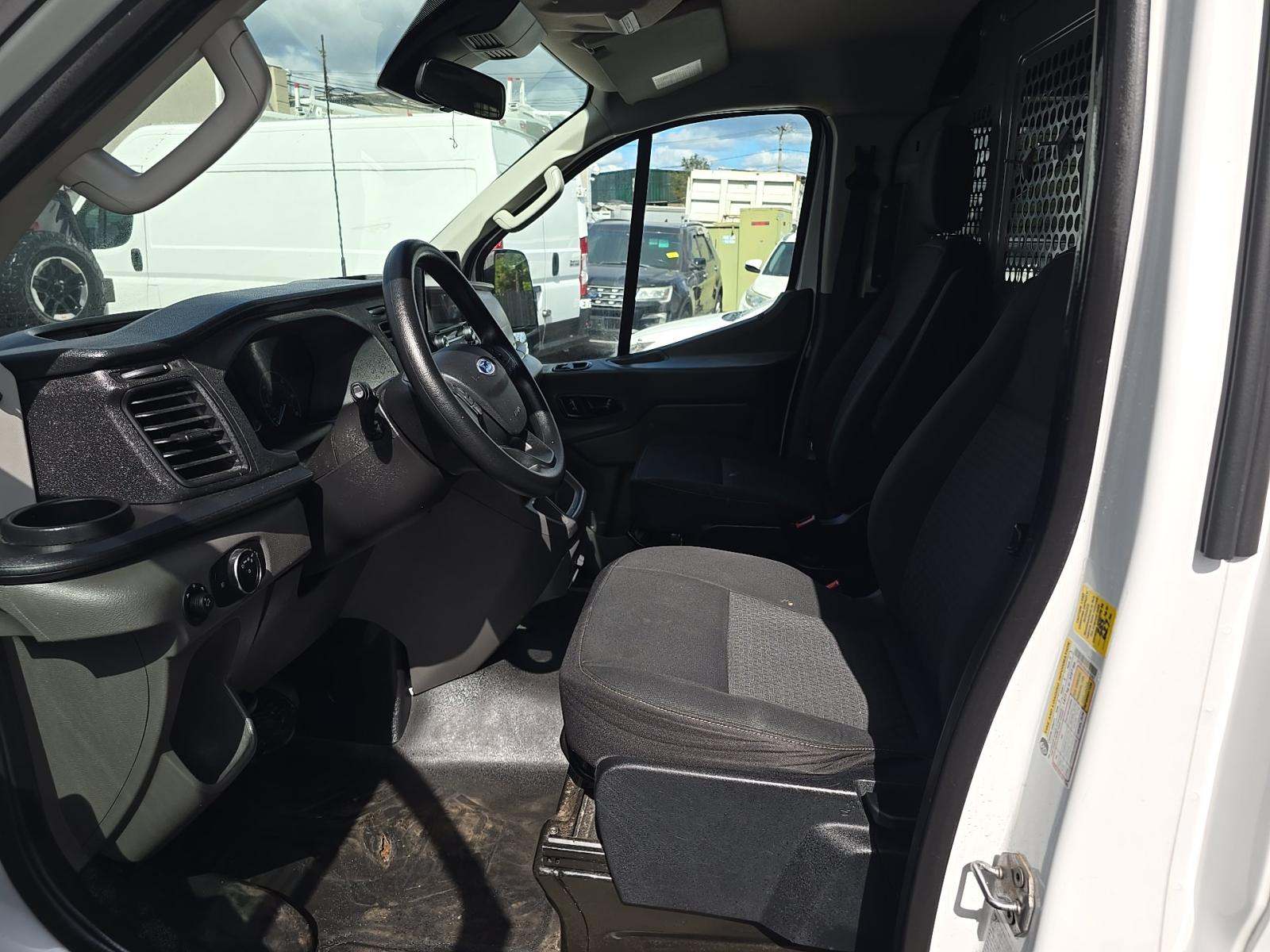 FORD TRANSIT 150 - 6