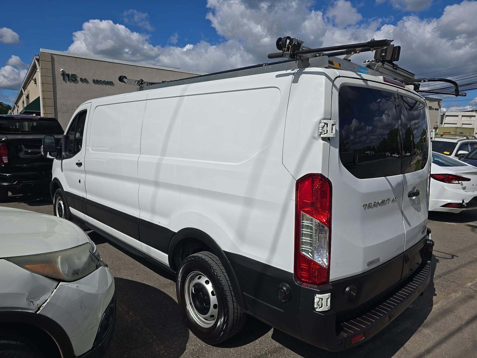 FORD TRANSIT 150 - 2