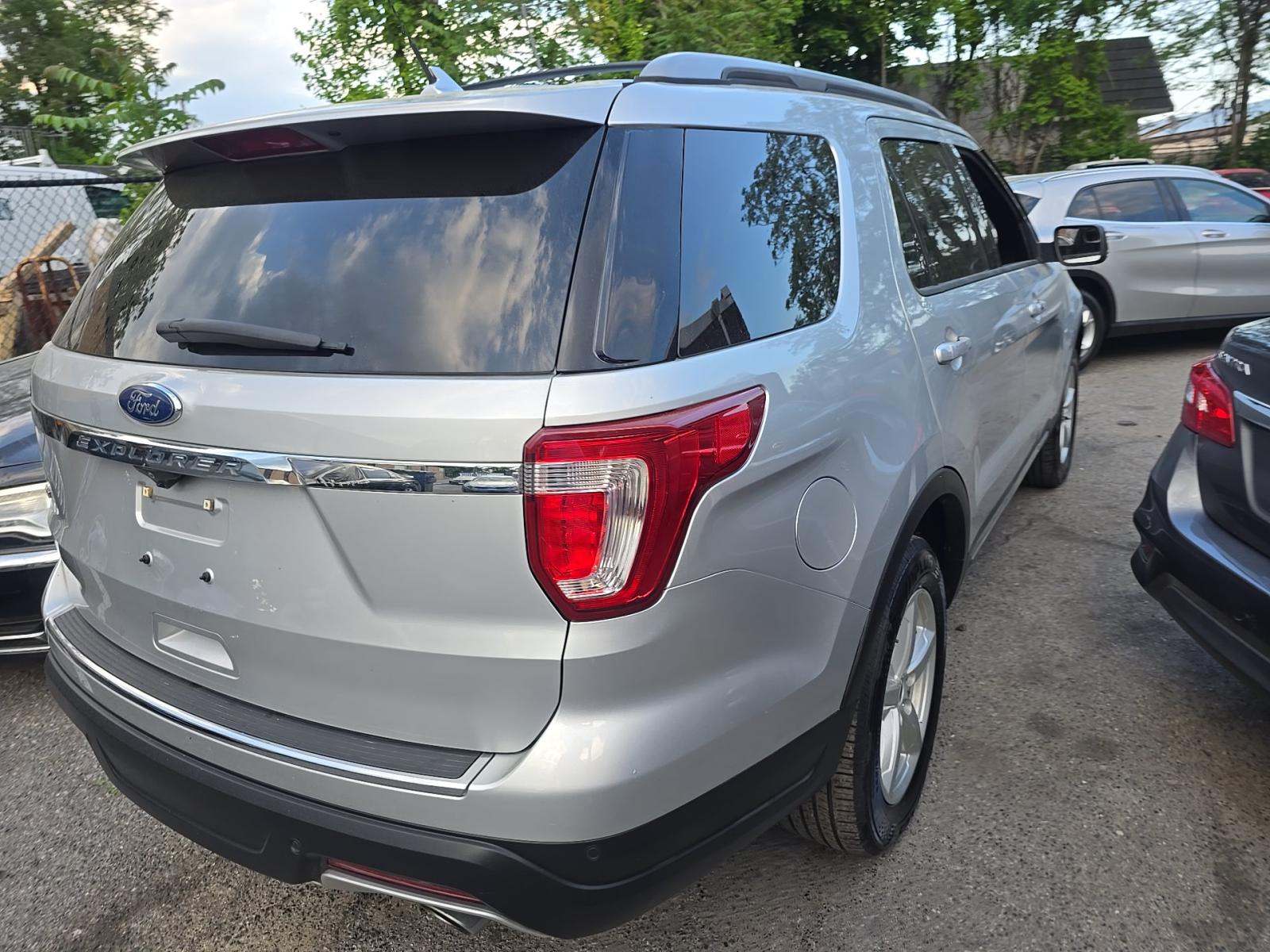 FORD EXPLORER - 3