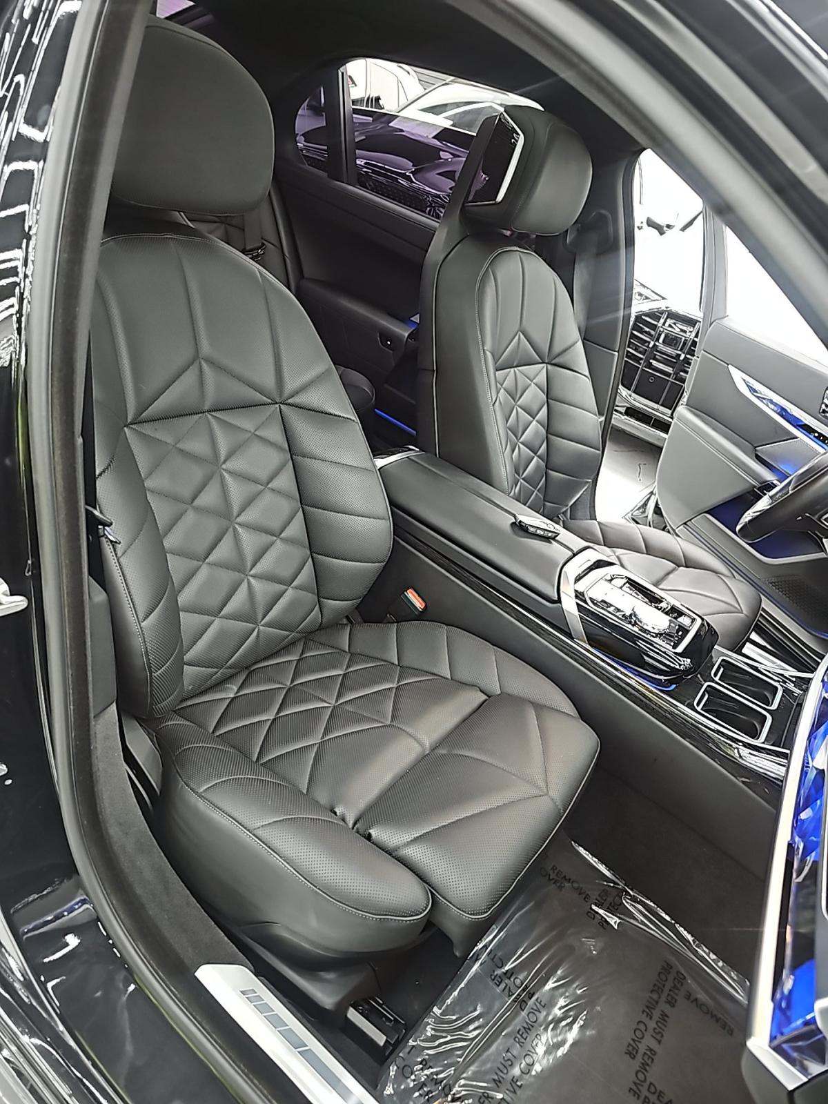 2023 BMW 7 Series 740i RWD