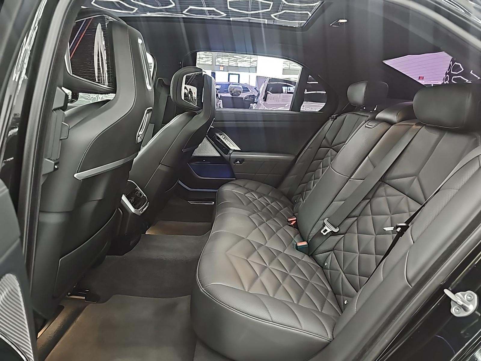 2023 BMW 7 Series 740i RWD