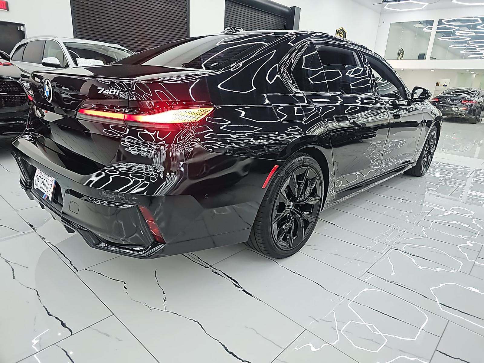 2023 BMW 7 Series 740i RWD