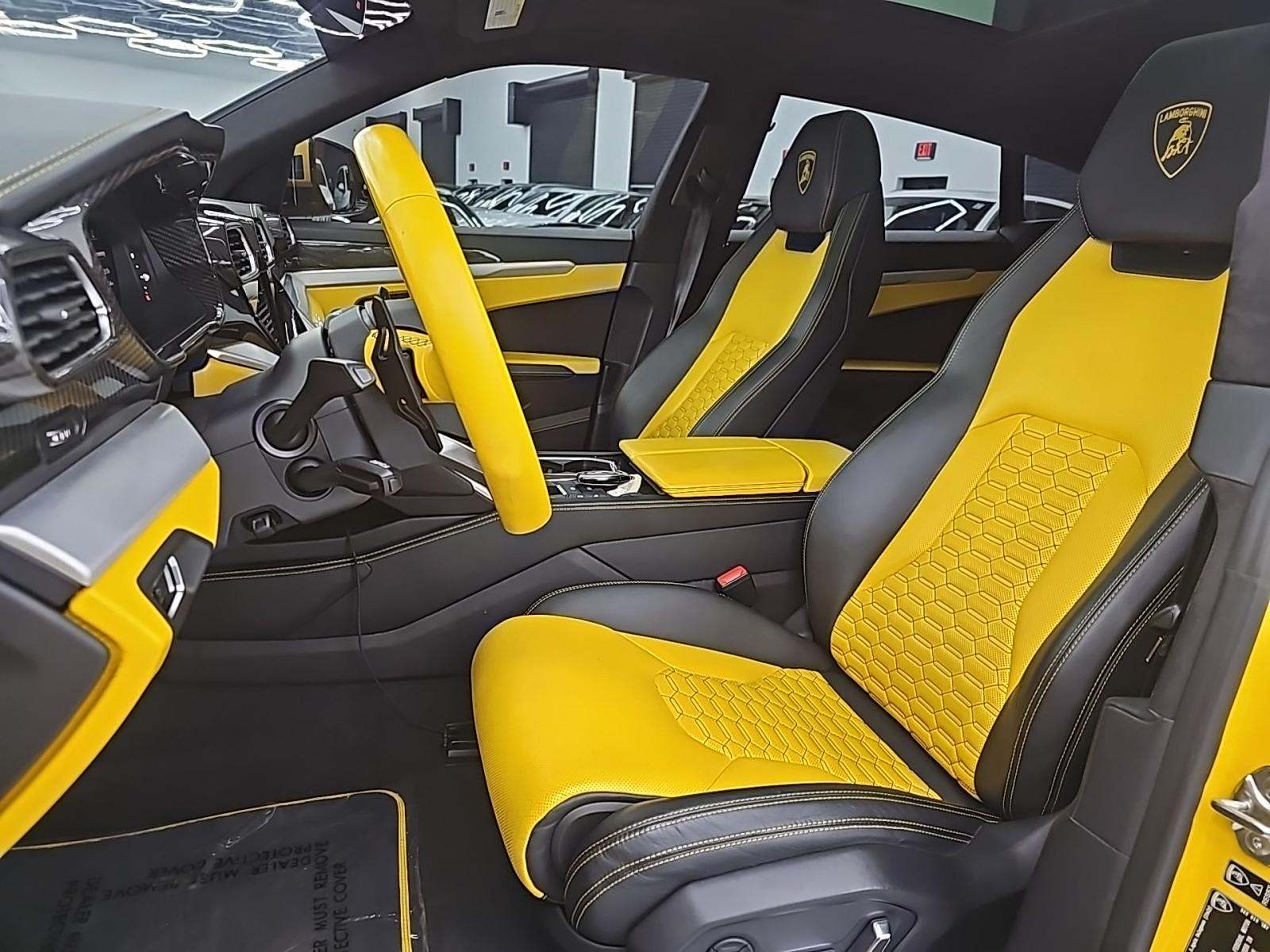 2021 Lamborghini Urus Base AWD