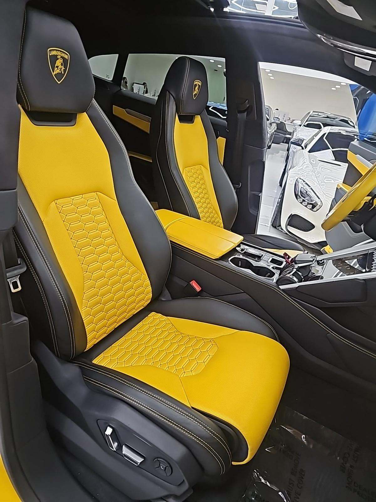 2021 Lamborghini Urus Base AWD