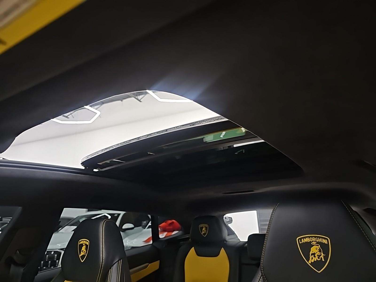 2021 Lamborghini Urus Base AWD