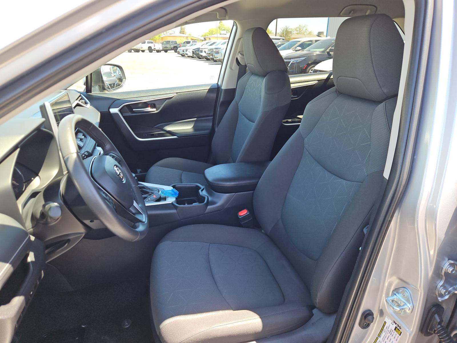 2025 Toyota RAV4 XLE FWD
