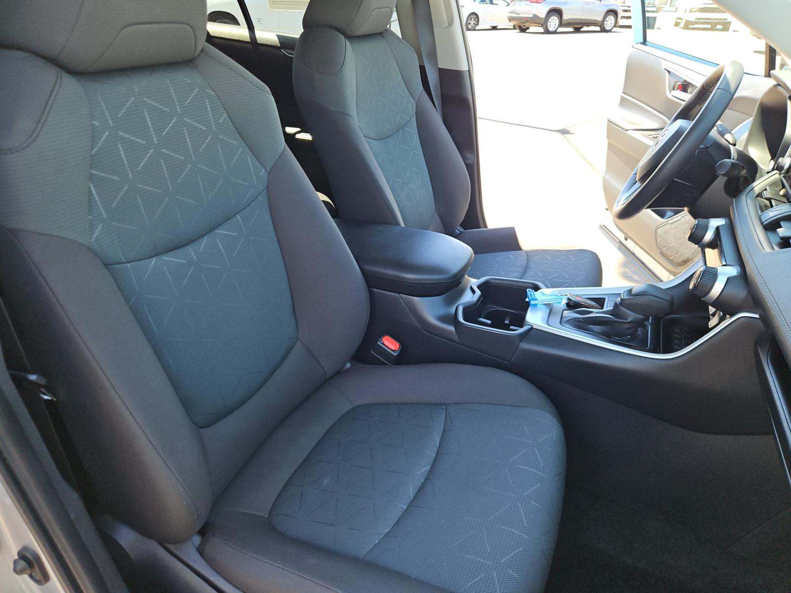 2025 Toyota RAV4 XLE FWD