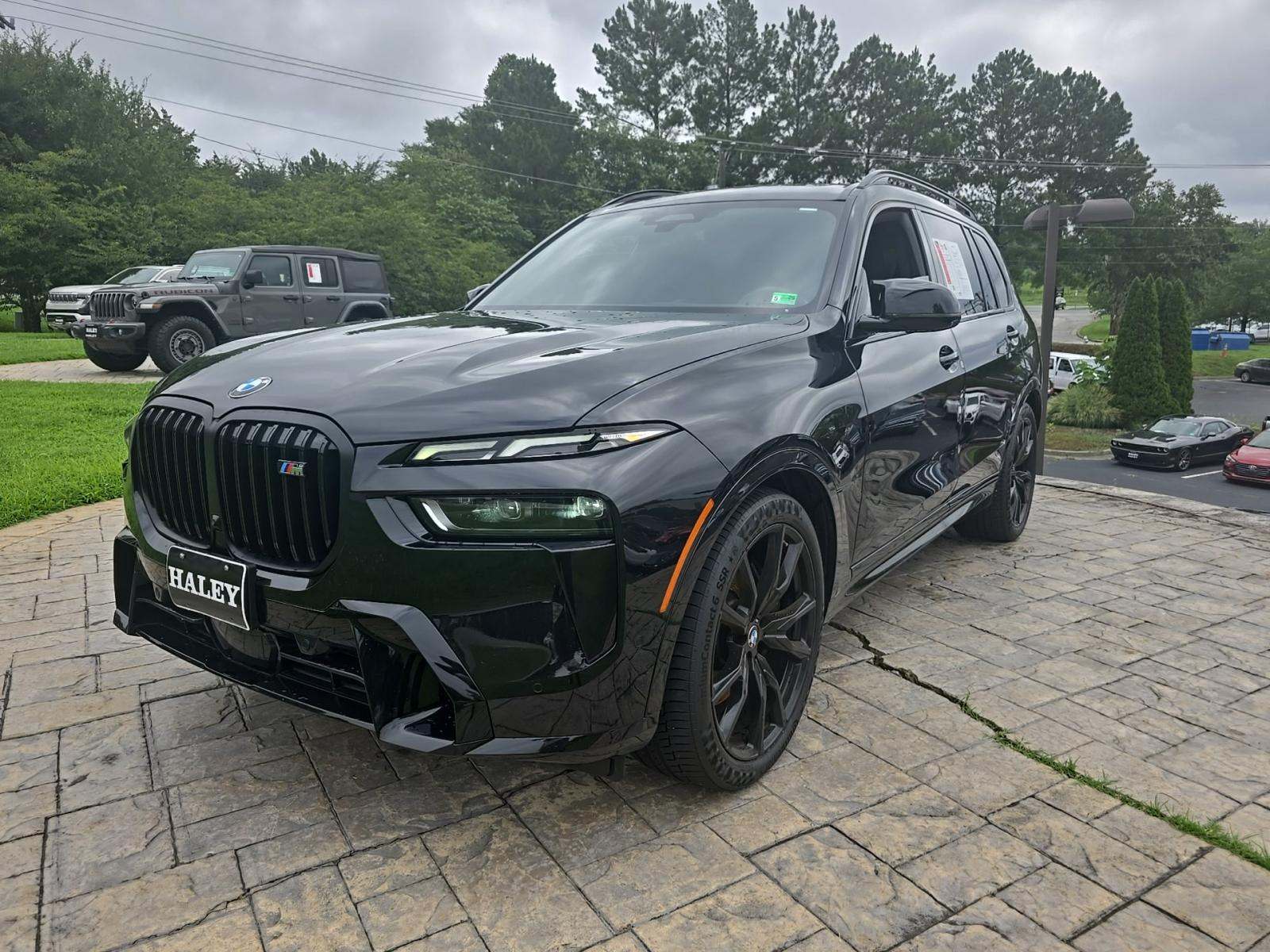 2023 BMW X7 M60i AWD