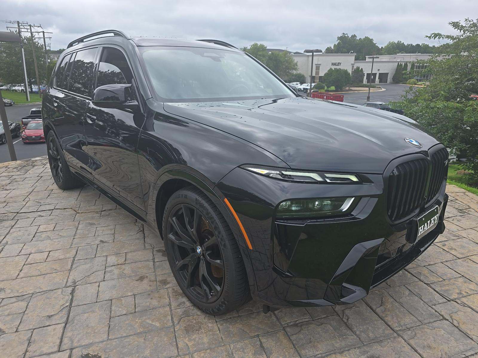 2023 BMW X7 M60i AWD