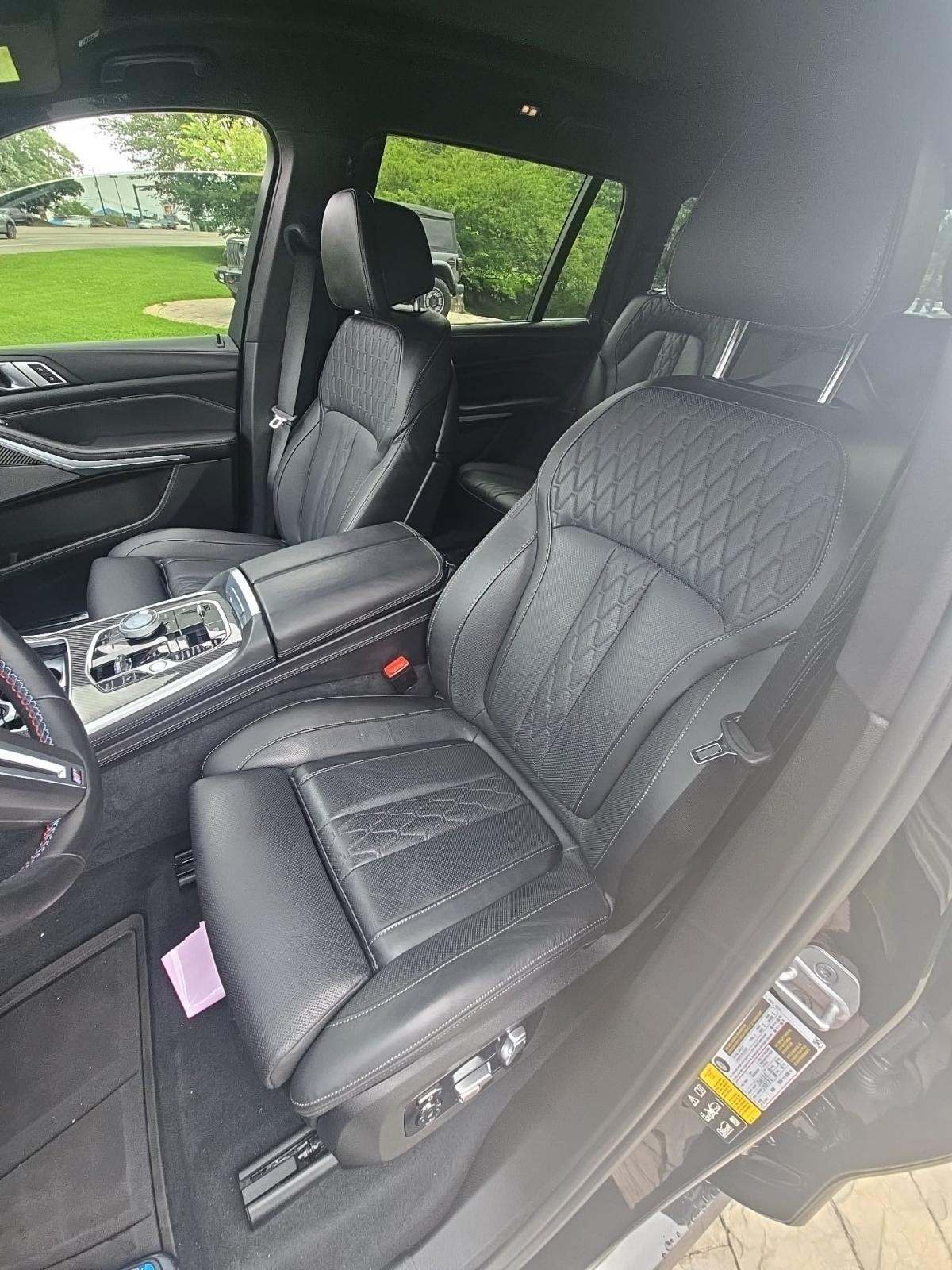 2023 BMW X7 M60i AWD