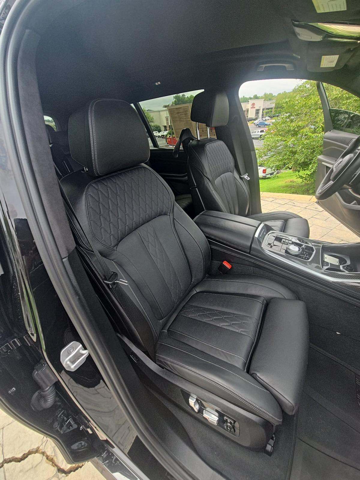 2023 BMW X7 M60i AWD