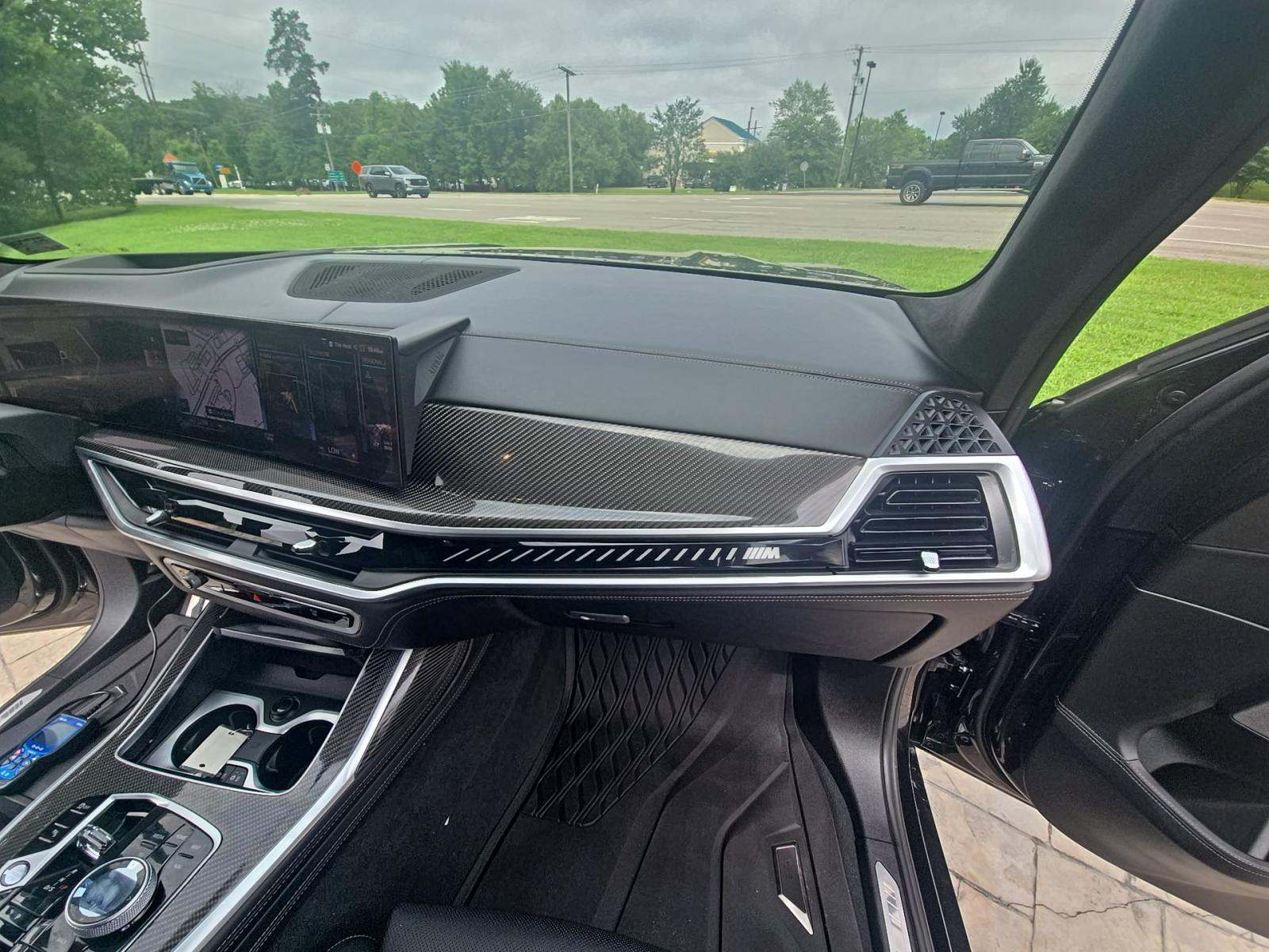 2023 BMW X7 M60i AWD