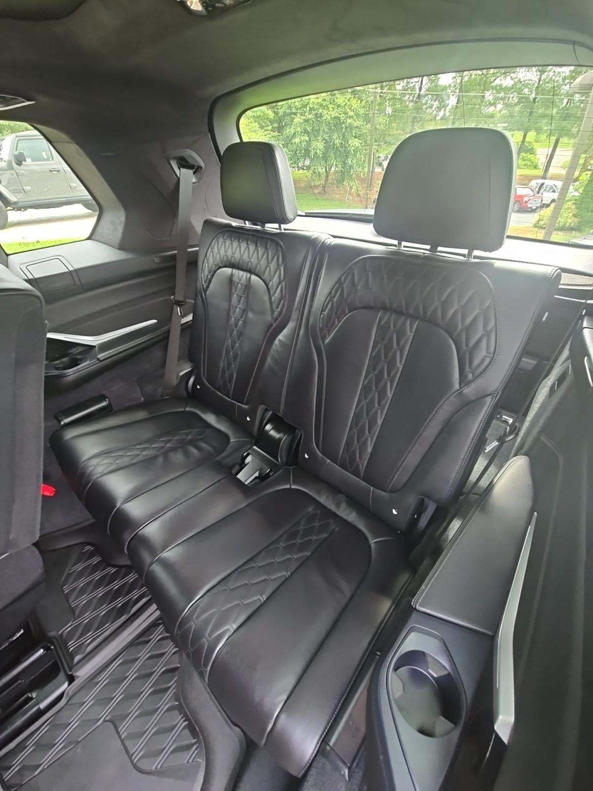 2023 BMW X7 M60i AWD