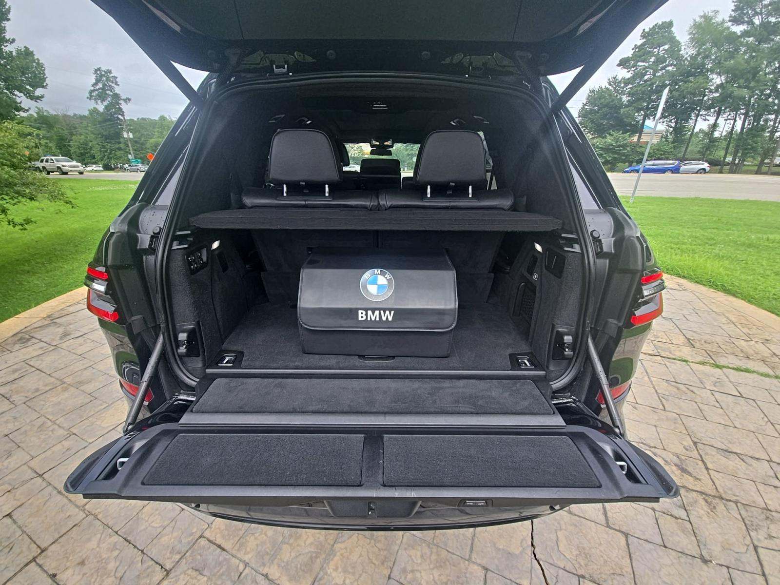 2023 BMW X7 M60i AWD