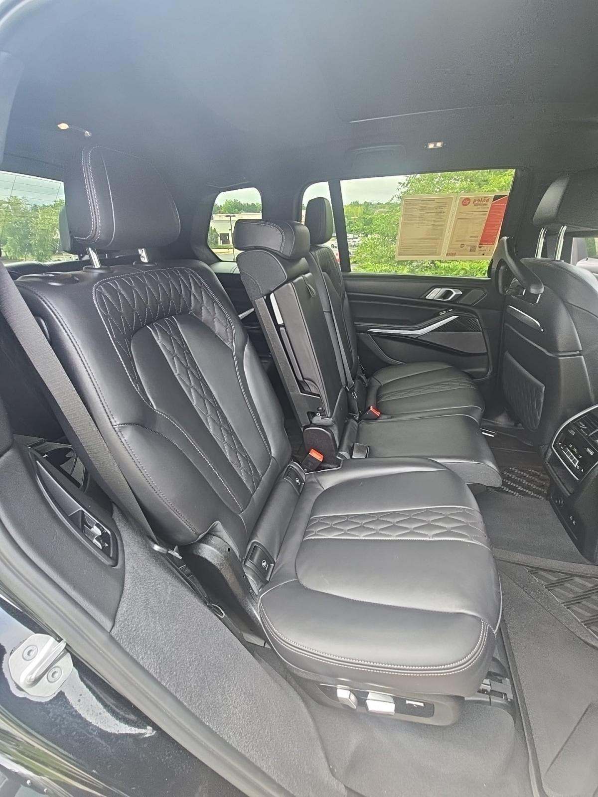 2023 BMW X7 M60i AWD