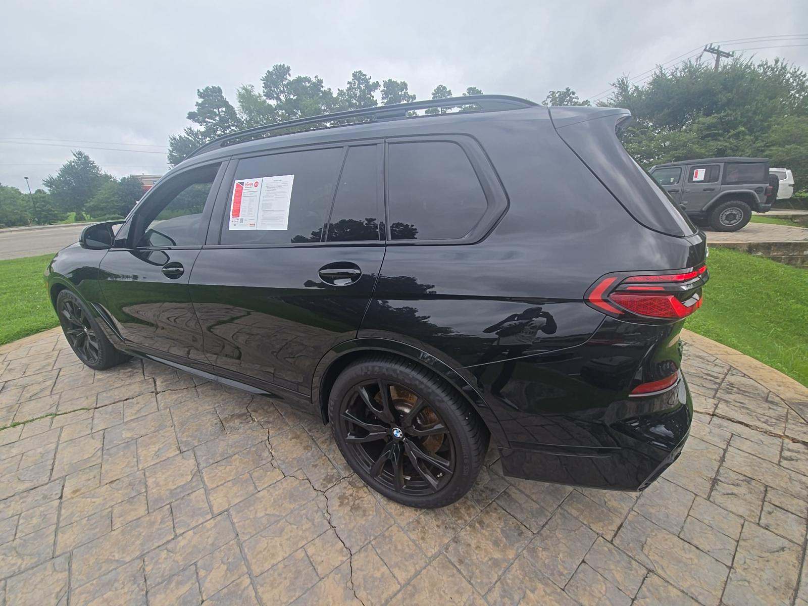 2023 BMW X7 M60i AWD