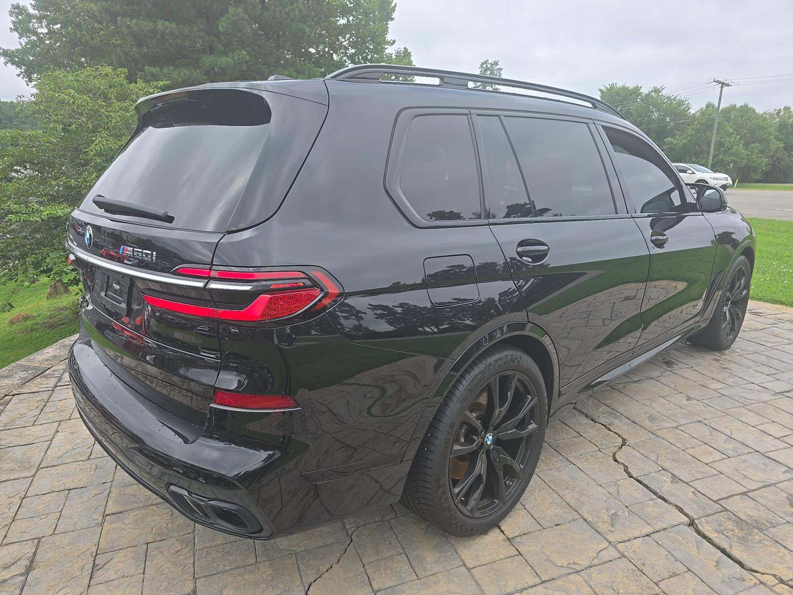 2023 BMW X7 M60i AWD
