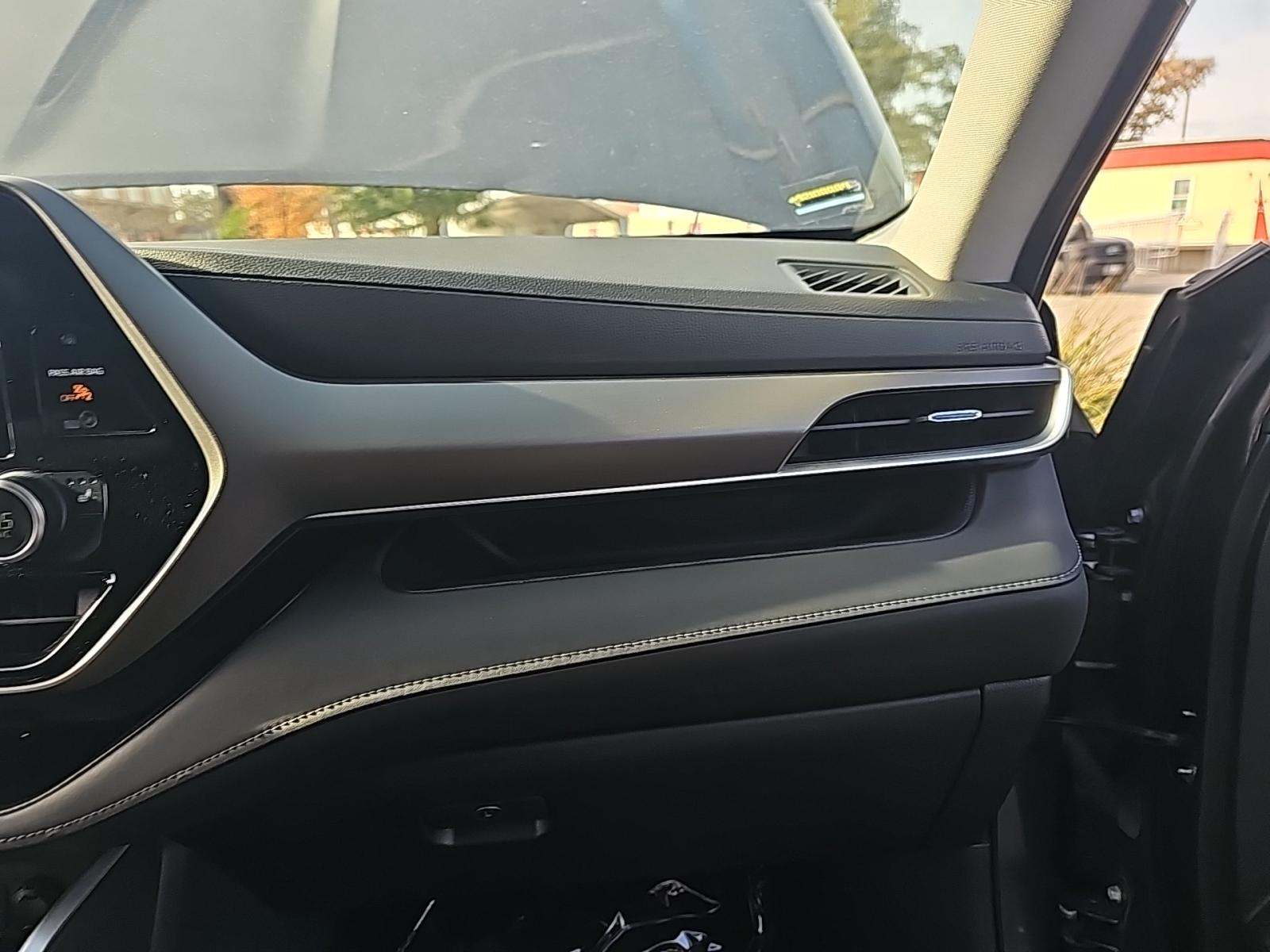 2024 Toyota Highlander XLE FWD