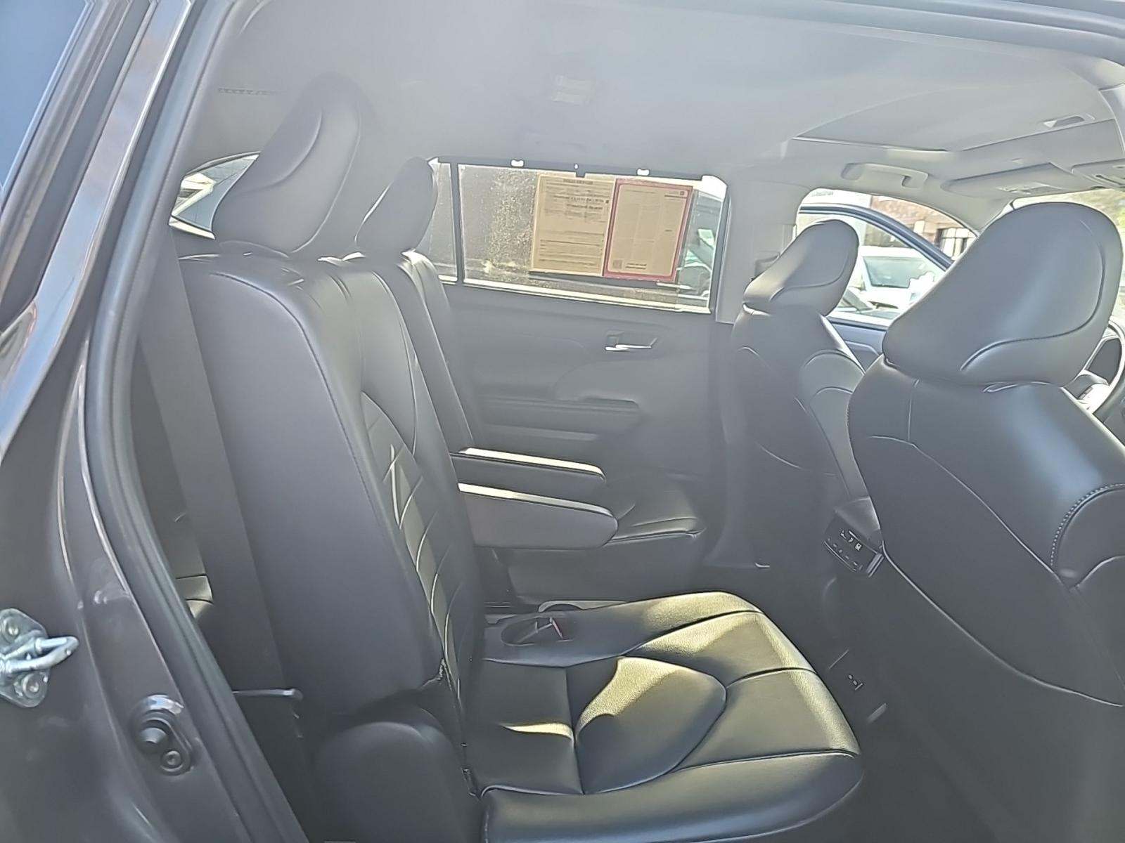 2024 Toyota Highlander XLE FWD