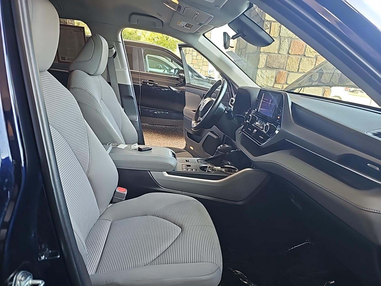 2023 Toyota Highlander LE FWD