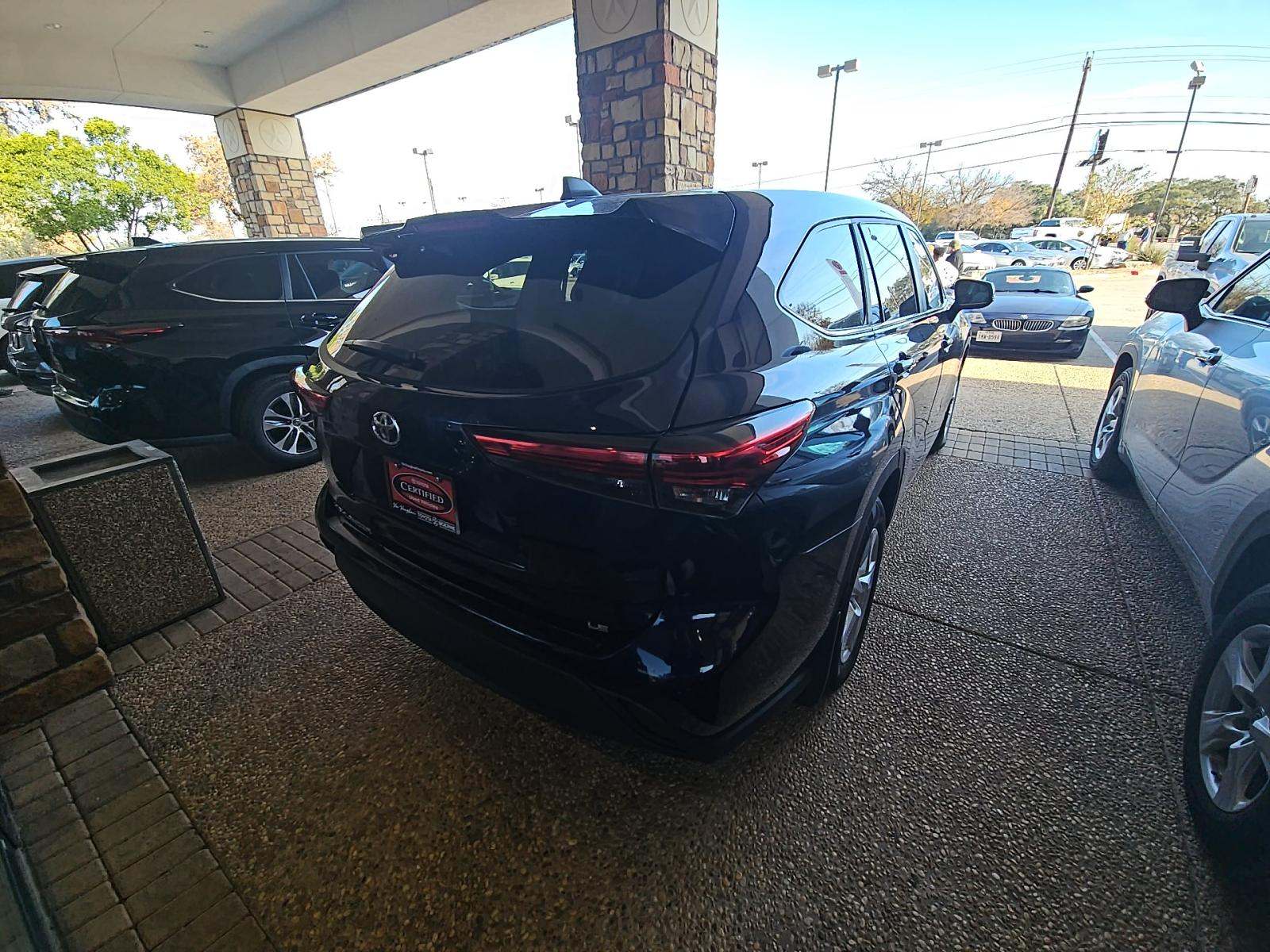 2023 Toyota Highlander LE FWD