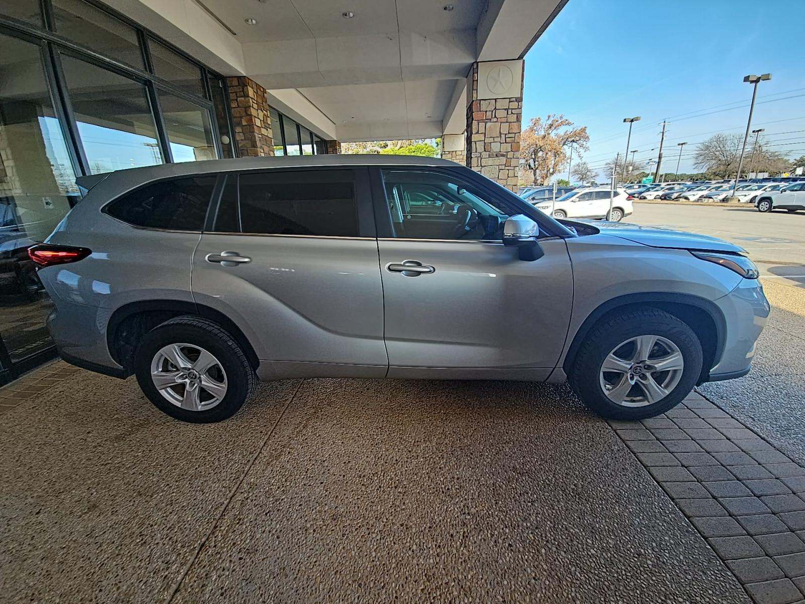 2023 Toyota Highlander LE FWD