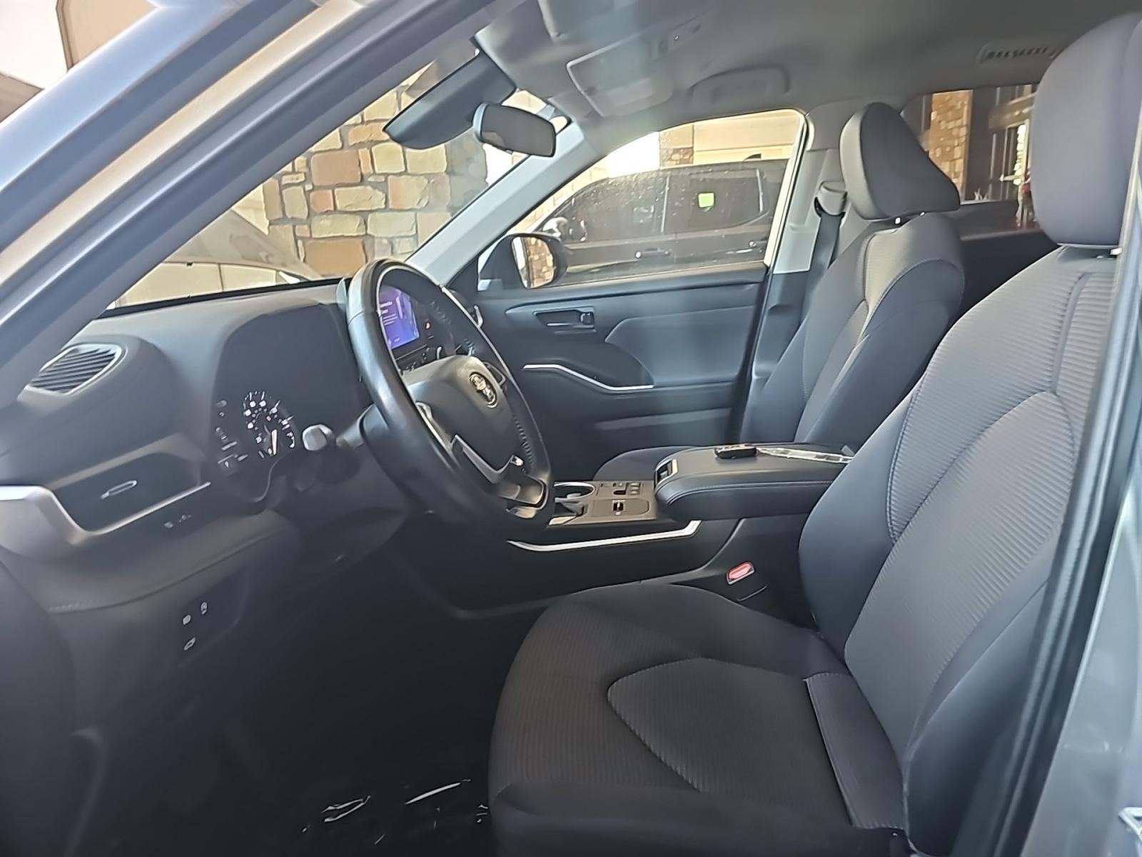 2023 Toyota Highlander LE FWD