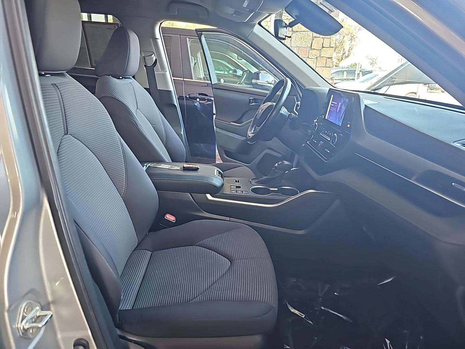 2023 Toyota Highlander LE FWD