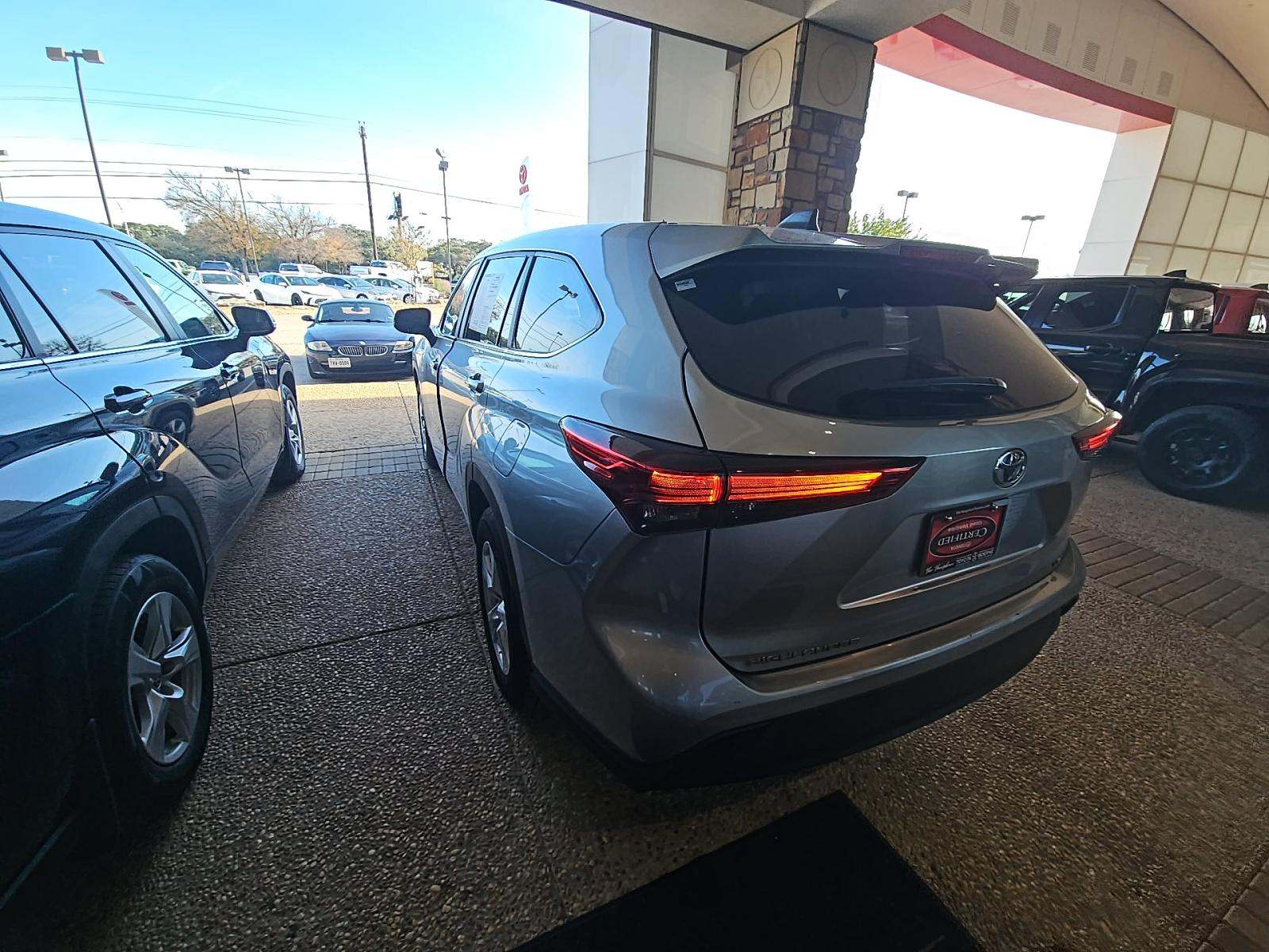 2023 Toyota Highlander LE FWD