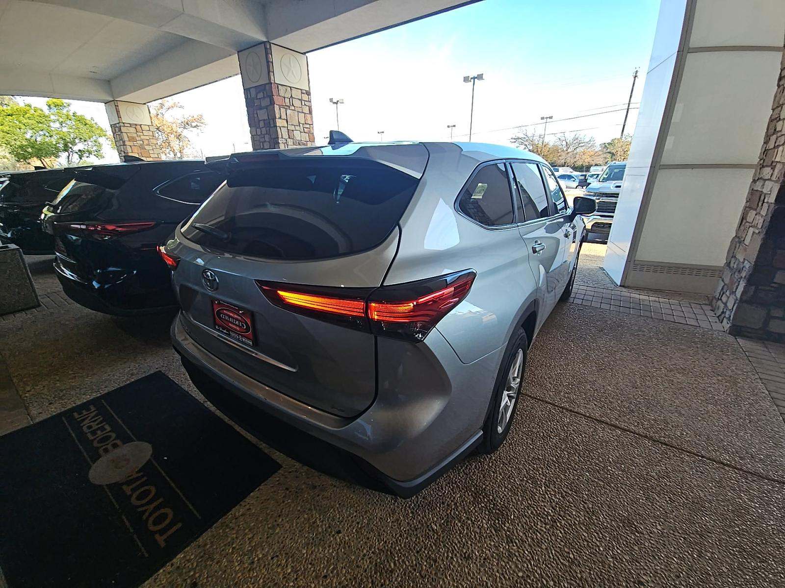 2023 Toyota Highlander LE FWD