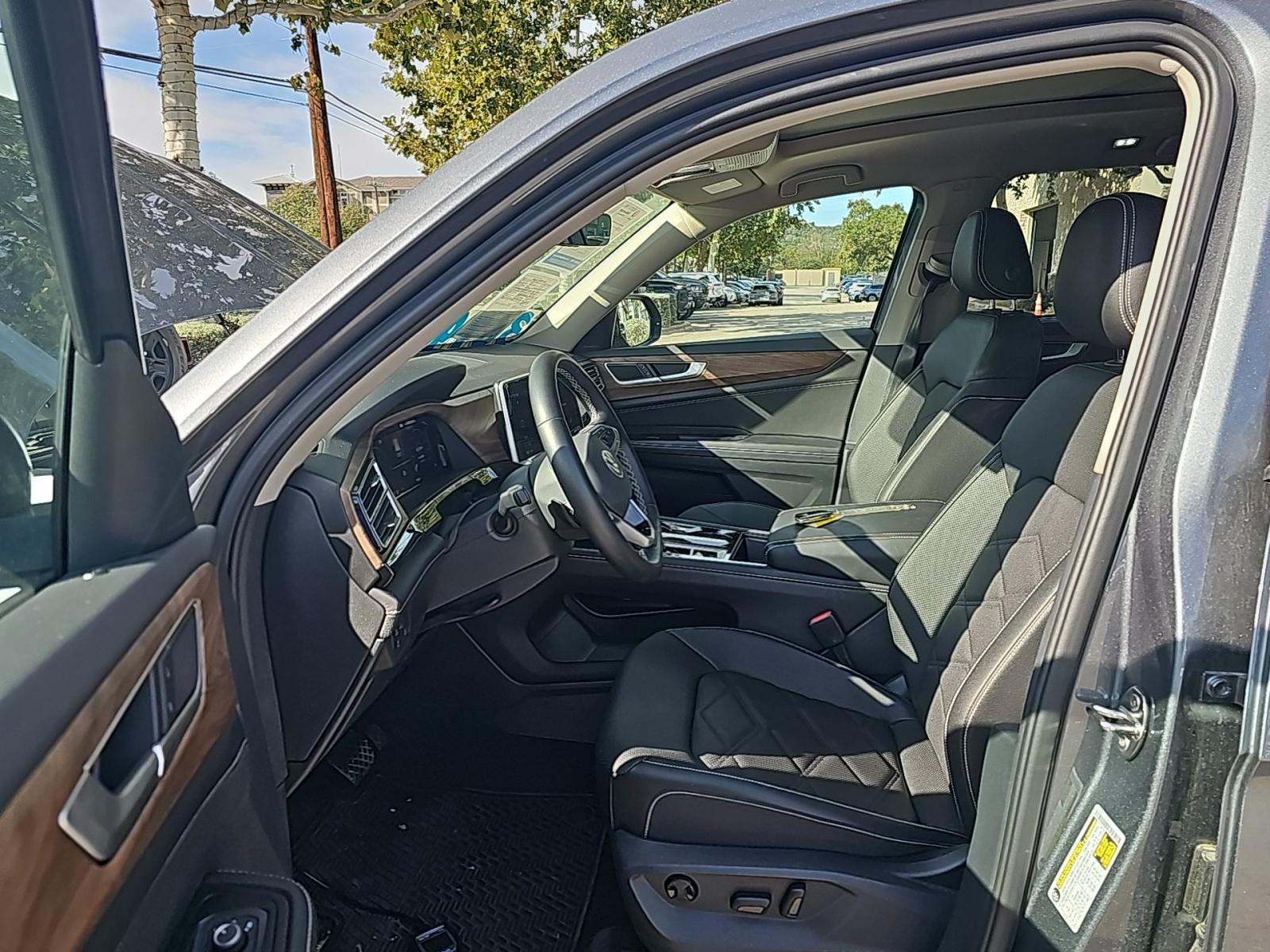 2025 Volkswagen Atlas 2.0T SE FWD