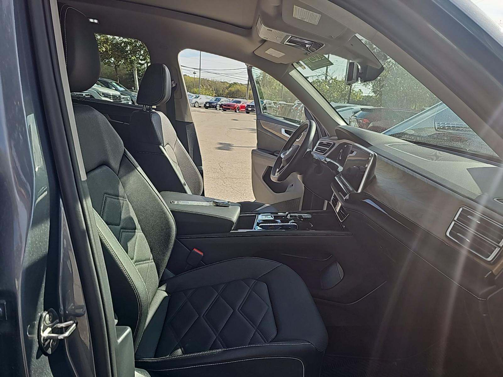 2025 Volkswagen Atlas 2.0T SE FWD